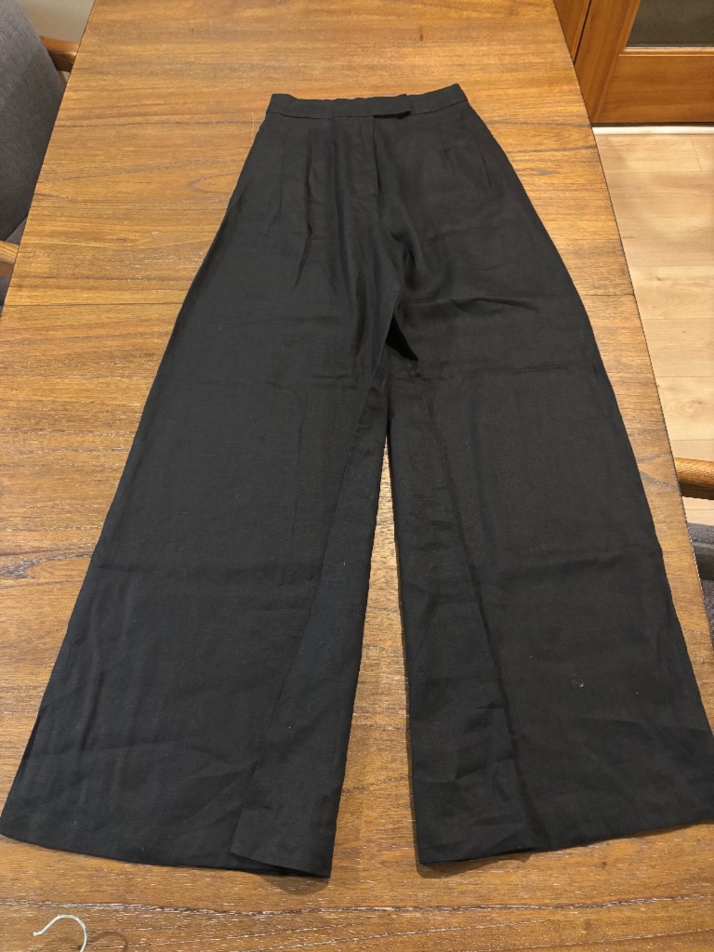 uma THE LABEL:  Size XS Black Wide-leg pants